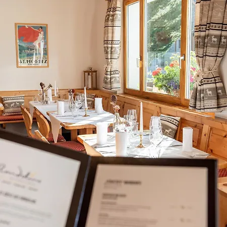 By Randolins アパート *