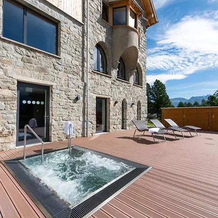 By Randolins アパート